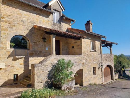 Maison en pierre vue panoramique gîte à louer Parisot