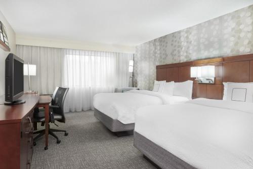 Guest Room with Two Double Beds