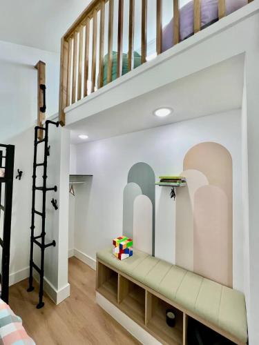 NEW cozy getaway near Mt Monadnock with hot tub - image 8