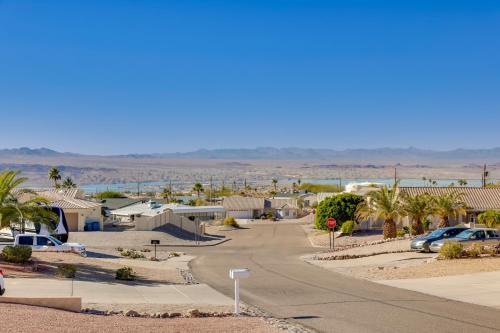 Putting Green, Pool Access: Lake Havasu City Home!