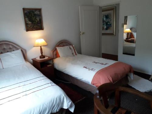 4 twin beds