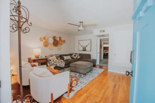 Cowboy Den-Hot Tub-Game Room-Pet Friendly-No Pet Fees!