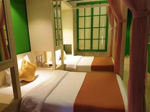 room detail thumbnail 1