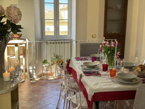 One-Bedroom Apartment image 8