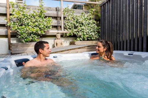 Ted Surf House in แคปบริตง