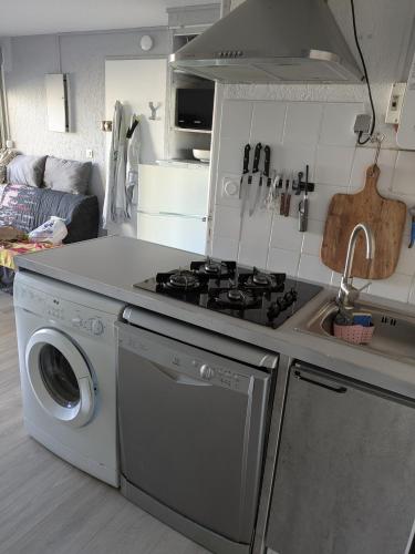 Kitchen, appartement Cap d'Agde near La Cabane du Mail