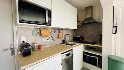 Kitchen, Charme & Soleil YourHostHelper near Resto Senegas Lozano