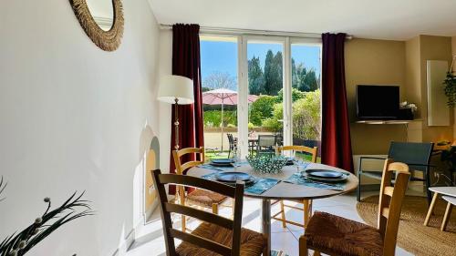 Facilities, Charme & Soleil YourHostHelper near Resto Senegas Lozano