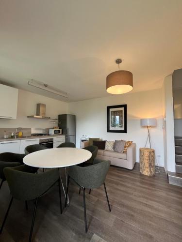 2 bedrooms, 4 beds