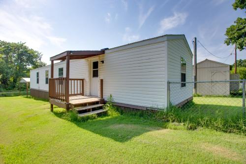 Lake Texoma Cabin Near Willow Springs Marina! in Tupelo