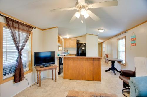 Lake Texoma Cabin Near Willow Springs Marina! in ทูเพอโล