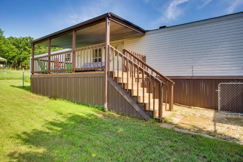 Lake Texoma Cabin Near Willow Springs Marina! in Tupelo