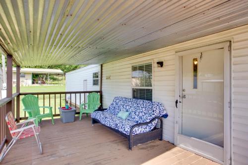 Lake Texoma Cabin Near Willow Springs Marina! in Tupelo