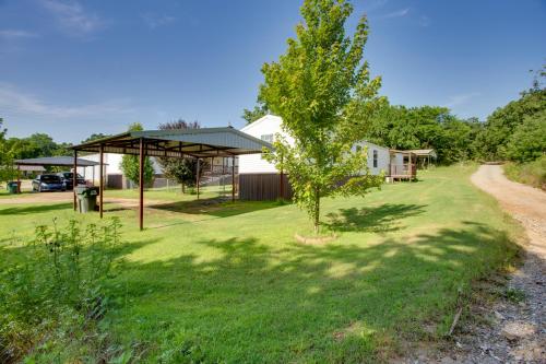 Lake Texoma Cabin Near Willow Springs Marina! in Tupelo