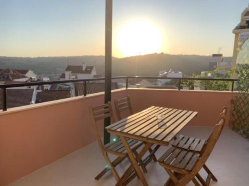 Apartment3 with terrace and a view near Amoreiras, Lisabon
