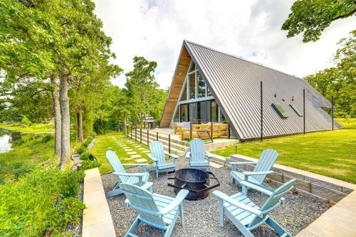 A-Frame Cabin with Deck Near Cedar Creek Lake