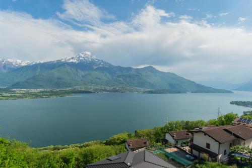 Iekārtas, Blooms by the Lake in Vercana