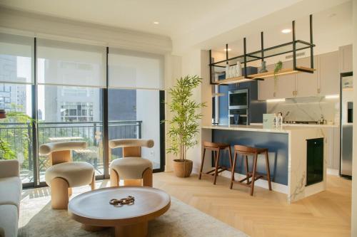Lovely 3BR with Incredible Balcony in Miraflores