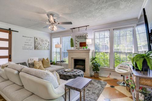 Family-Friendly Brenham Bungalow 1 Mi to Downtown in Brenham, USA