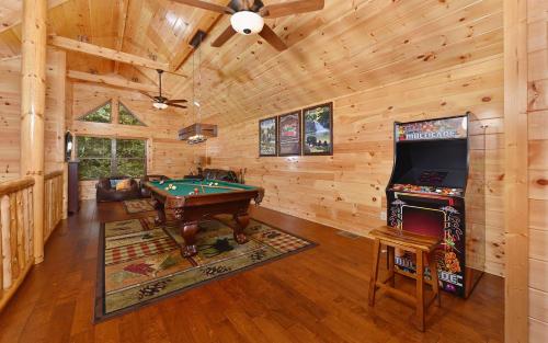 Charlie Brown's Cabin・Hot Tub・Game Room・Community Pool + Mini Golf - image 4