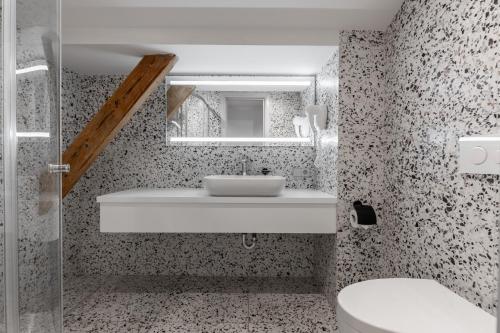 Premium Two-Bedroom Apartment image 1