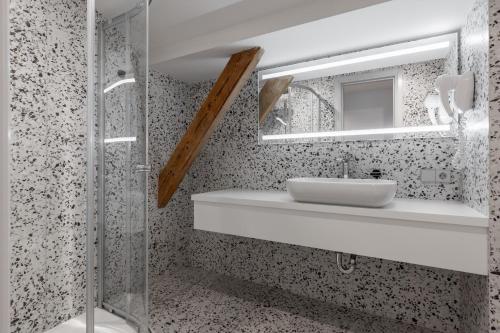 Premium Two-Bedroom Apartment image 2