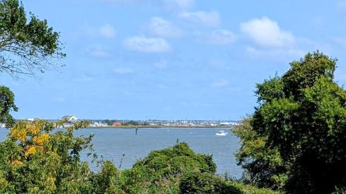 Water View, Lots Of Space, 10 Blocks To Cm Beach