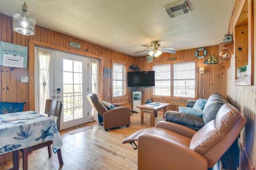 Waterfront Texas Abode with Boat Ramp, Pets Welcome in Sargent, USA