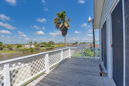 Waterfront Texas Abode w/ Boat Ramp, Pets Welcome in Wadsworth (TX)