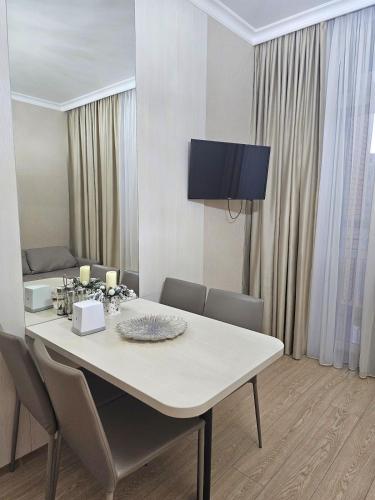 Spacious apartment by the sea