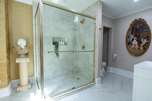 Chateau Connelsville Renaissance Era Suite in Connellsville, USA