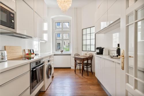 120 sqm Historic Design Apartment Savignyplatz near Ku'damm, Berlin (zdjęcie 8)