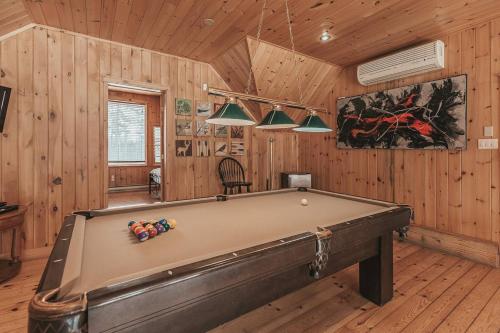 Ultimate Group Getaway, Private Pool, Spa, Sauna, Mille-Isles (foto 6)