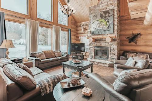 Ultimate Group Getaway, Private Pool, Spa, Sauna, Mille-Isles (foto 7)