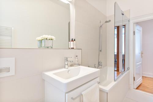 120 sqm Historic Design Apartment Savignyplatz near Ku'damm, Berlin (zdjęcie 11)