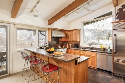 Deluxe 4 Bedroom - Aspen Alps #507-8 in Aspen, USA