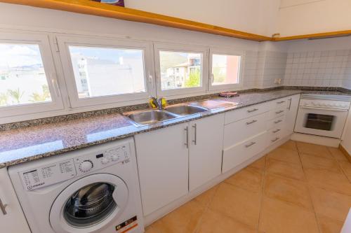 Nice apartment with wifi and pool - Tap to explore photos