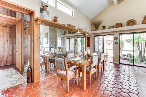 1 Mi to Shops on El Paseo Condo with Pool Access! in Rancho Mirage
