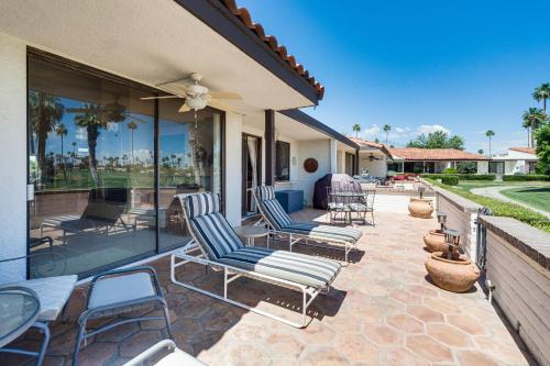 1 Mi to Shops on El Paseo Condo with Pool Access! in Rancho Mirage