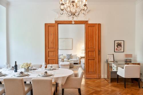 120 sqm Historic Design Apartment Savignyplatz near Ku'damm, Berlin (zdjęcie 5)