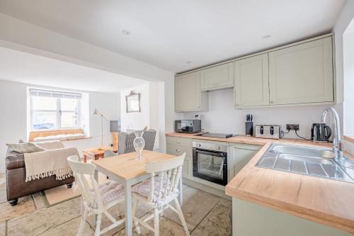 Cosy Cottage in Crewkerne Free on Street Parking in Crewkerne