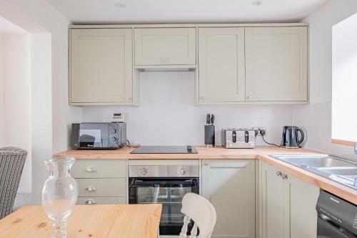 Cosy Cottage in Crewkerne Free on Street Parking in Crewkerne