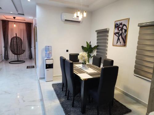 Facilities, De- Fmoapartments in Olowora