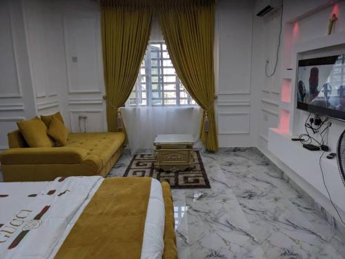 RA Harmony Apartments, Mama