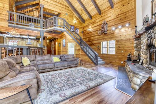 Resting Bear Lodge by Tahoe Getaways - Pet Friendly w Foosball and HOA Amenities
