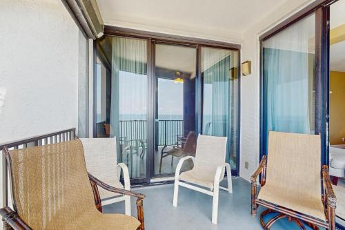 Broadmoor 1204 - image 6