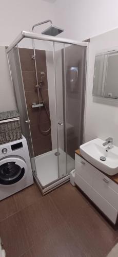 ฝักบัว, KM Apartment's in โปเวล