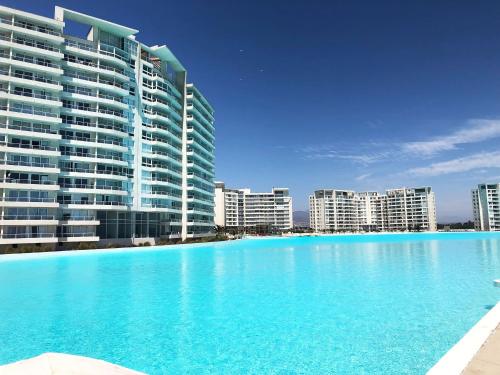 Smart Host Rentals- Estilo y espacio frente al mar