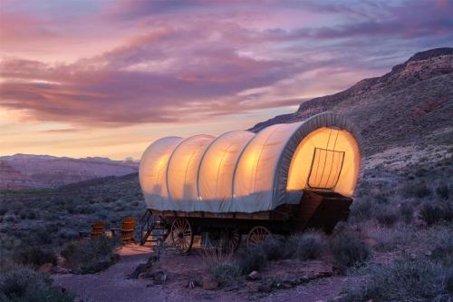 Wagon with One King Bed, Bunk Beds and Shared Bathroom