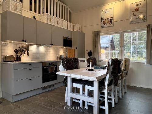 Lindvallen Ski Resort - Sauna - 4 Guests - Pet Friendly in Salen